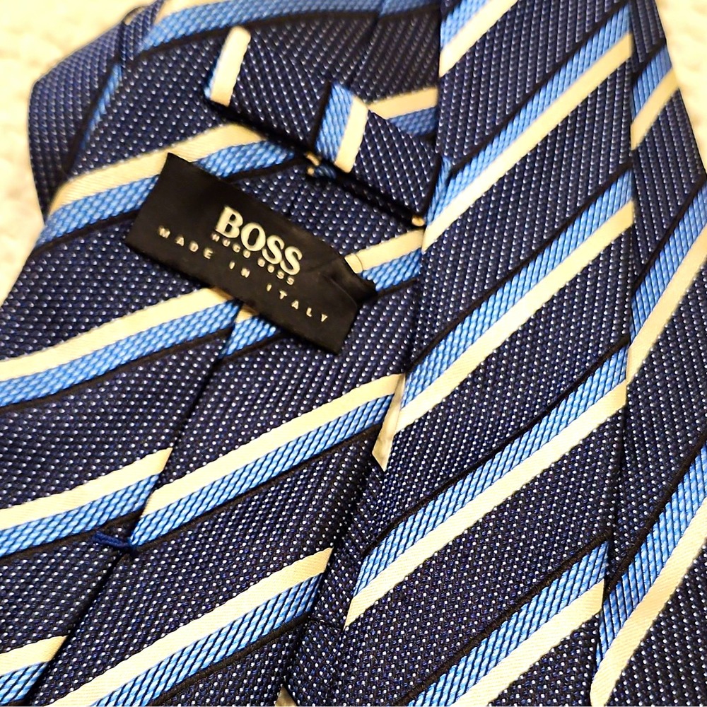 HUGO BOSS Silk Necktie Blue White Diagonal Multi Stripe Made in Italy Classic